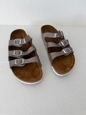Birkenstock Arizona Metallic TBirkenstock Arizona Metallic Taupe Leather Sandals